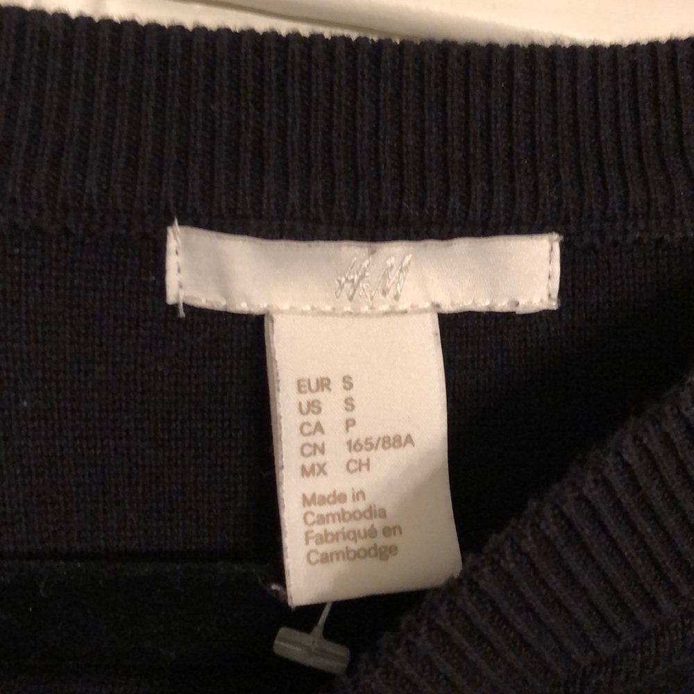 Sweater - Picture 2 of 3